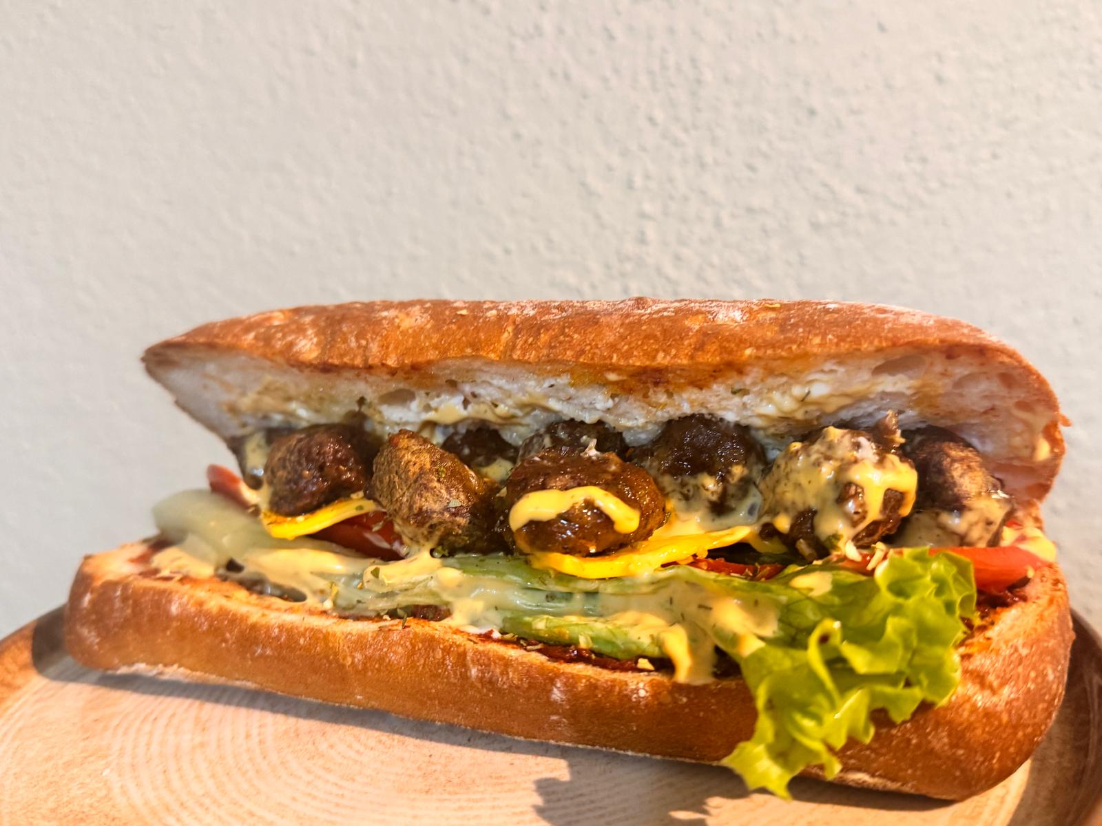 BABY KÖFTELİ SANDVİÇ